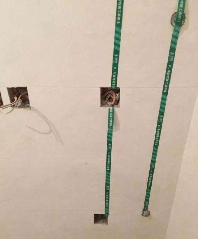 贴瓷砖不好怎么赔偿(瓷砖贴的不好怎么解决该扣钱吗) 贴瓷砖不好怎么赔偿(瓷砖贴的不好怎么解决该扣钱吗)